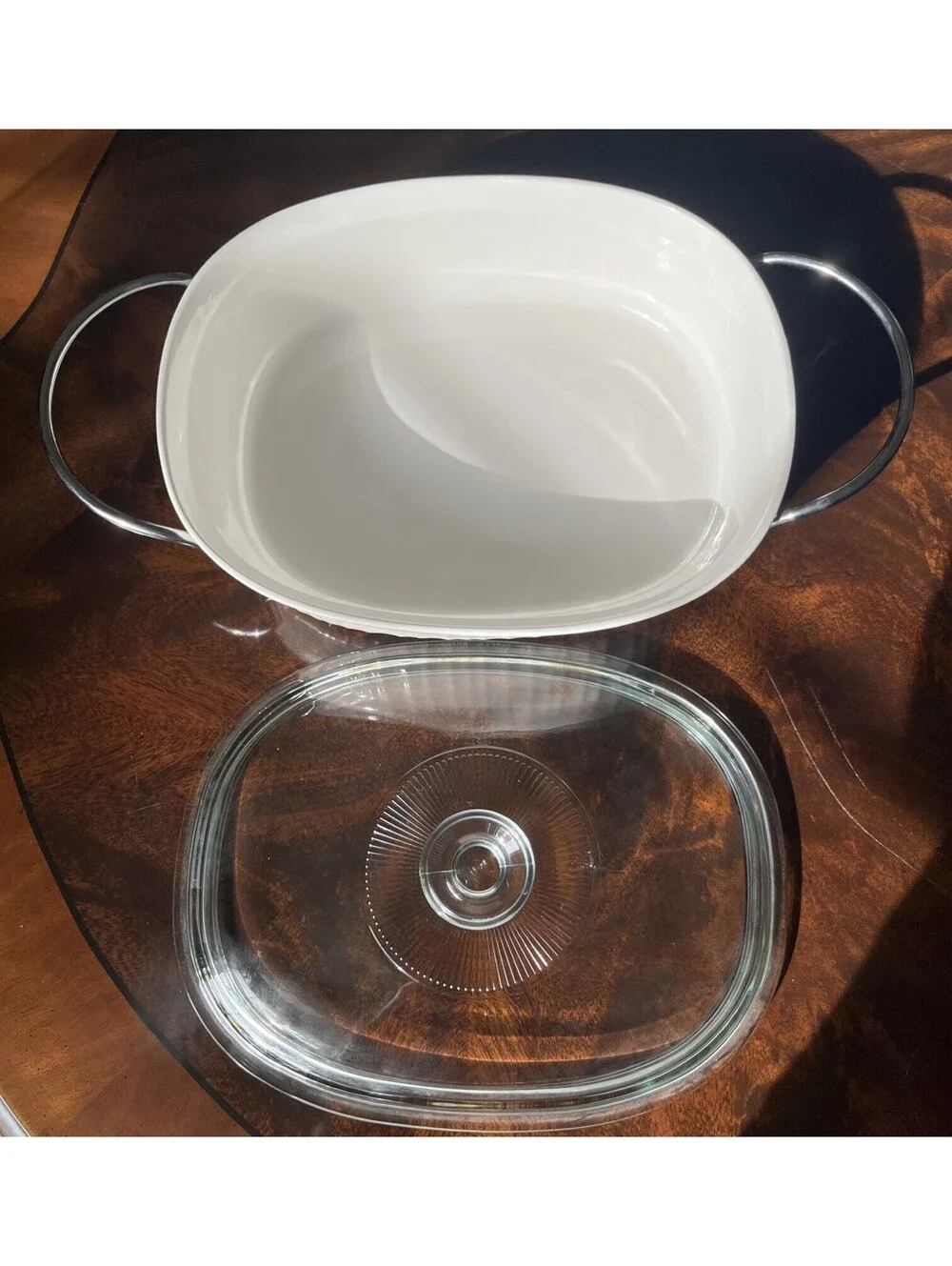 CorningWare French White 2.5 Qt Oval Casserole Dish Glass Lid Metal Cradle